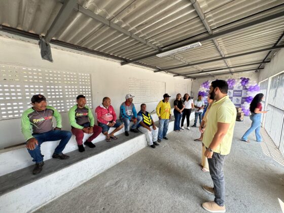 Entrega de equipamentos reforça proteção e identificação dos mototaxistas em Piranhas